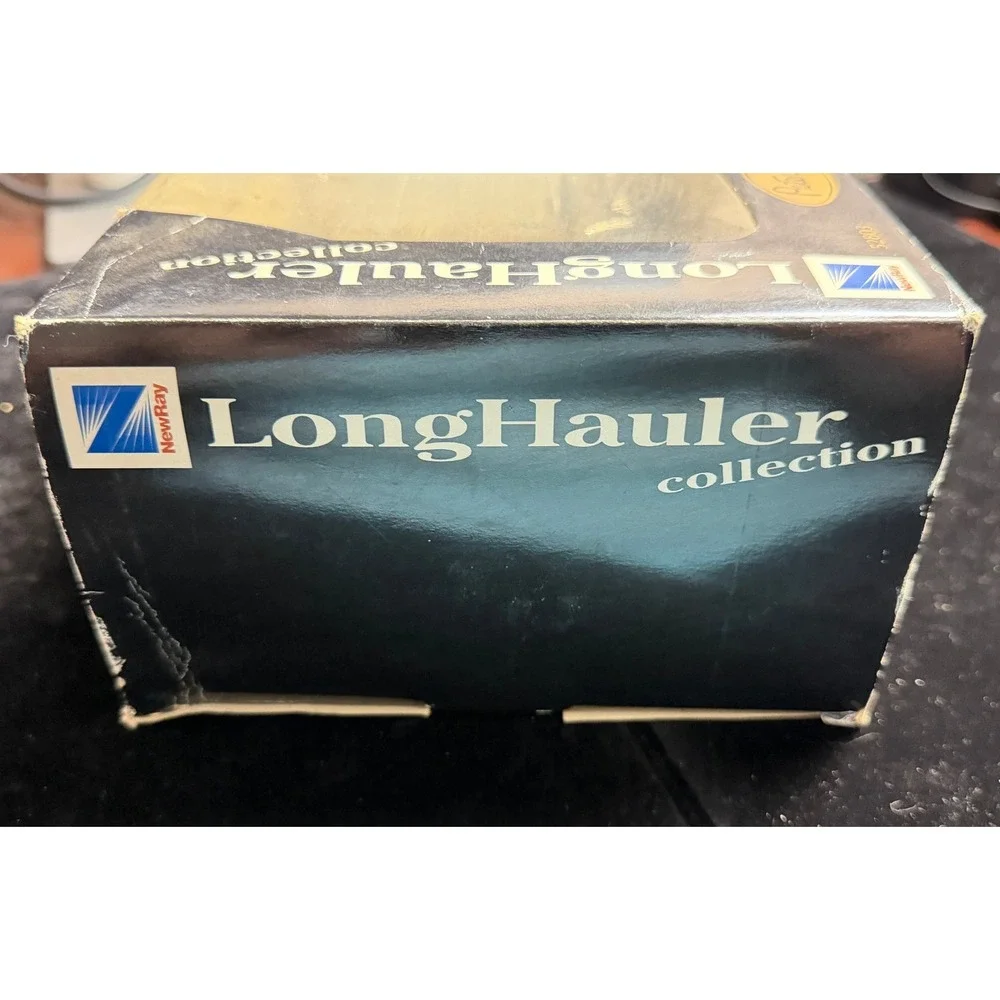 Peterbilt Model 379 LongHauler Collection-1:32 Die-Cast Truck, Silver 52803